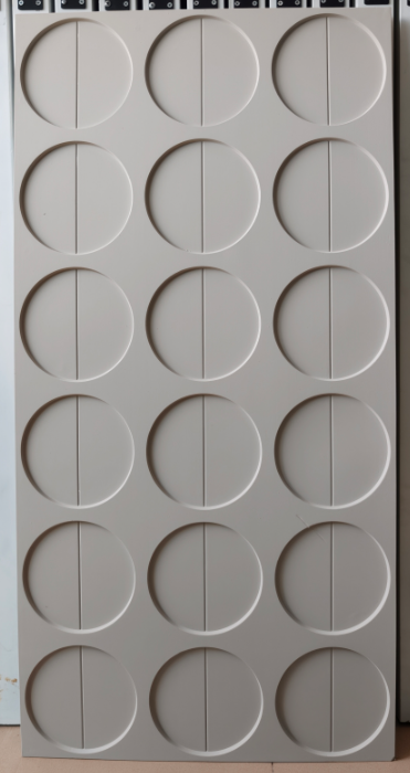 Grooved clock-pattern architectural relief